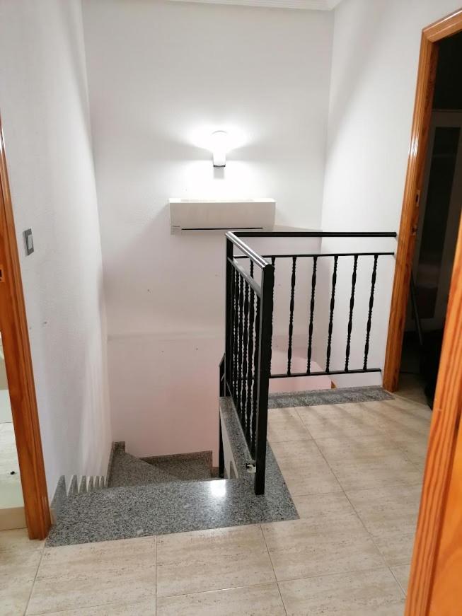 Magnificent 3 Bedroom House Close To The Beach With Community Swimming Pool Санта Пола Экстерьер фото